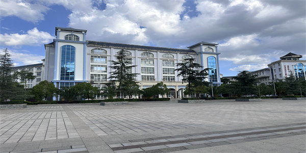 曲靖工商职业技术学校招生简章