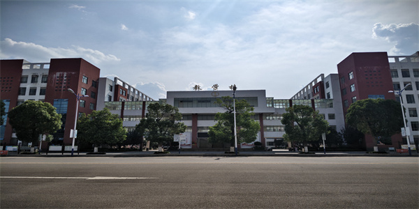 曲靖航空学校招生简章